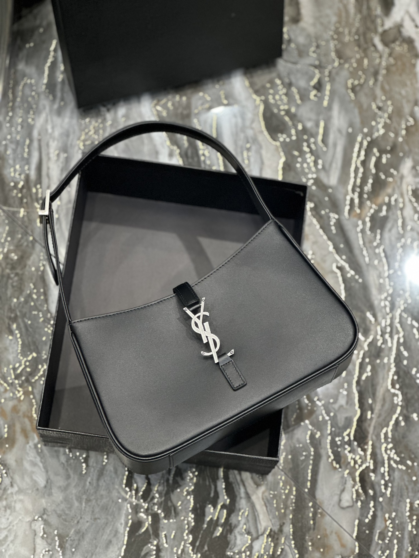 LE 5 À 7 HOBO BAG IN SILK SATIN