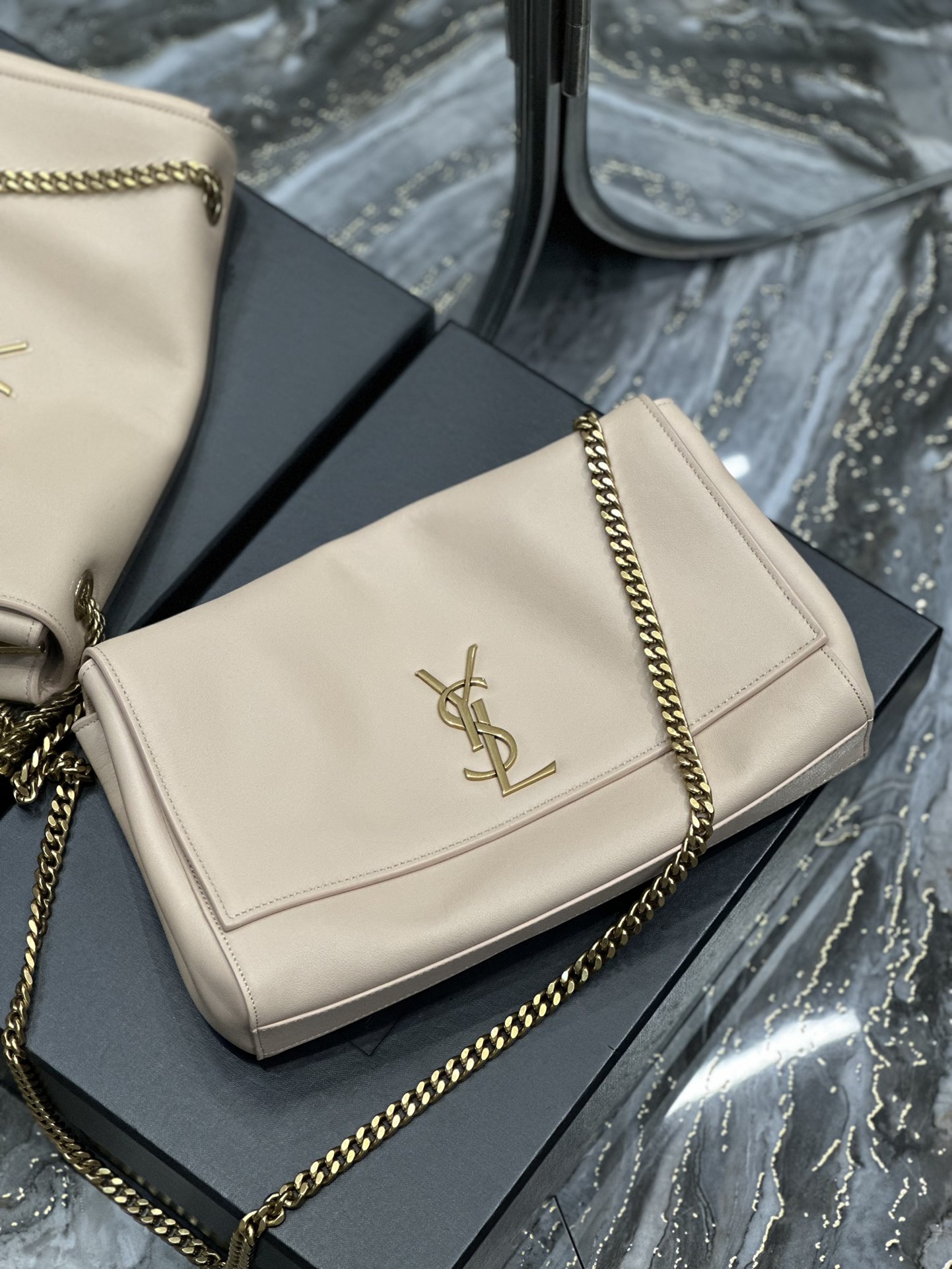 KATE MEDIUM REVERSIBLE CHAIN BAG IN SUEDE AND SMOOTH LEATHER