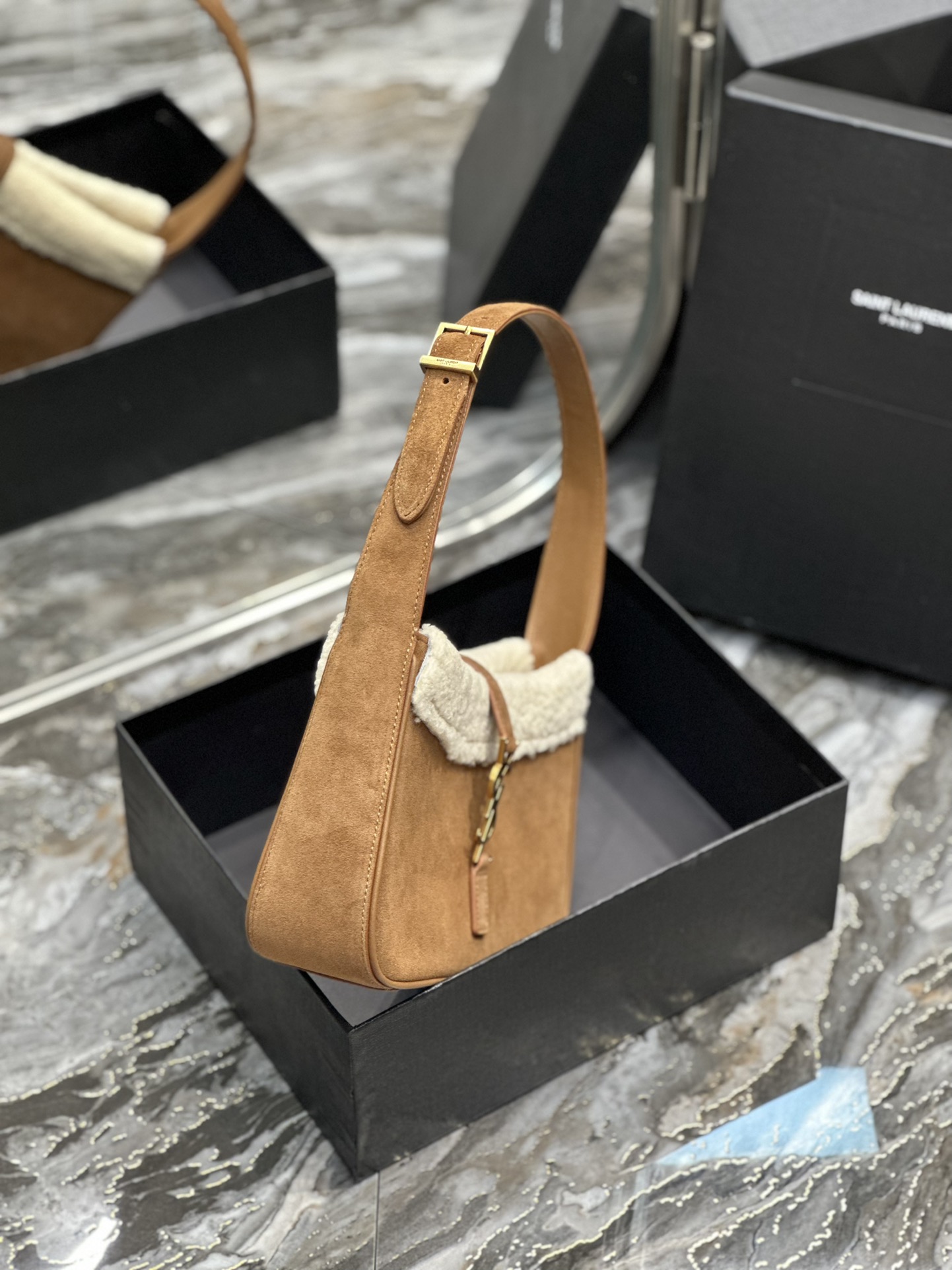 LE 5 À 7 HOBO BAG IN LIZARD SHINY LEATHER