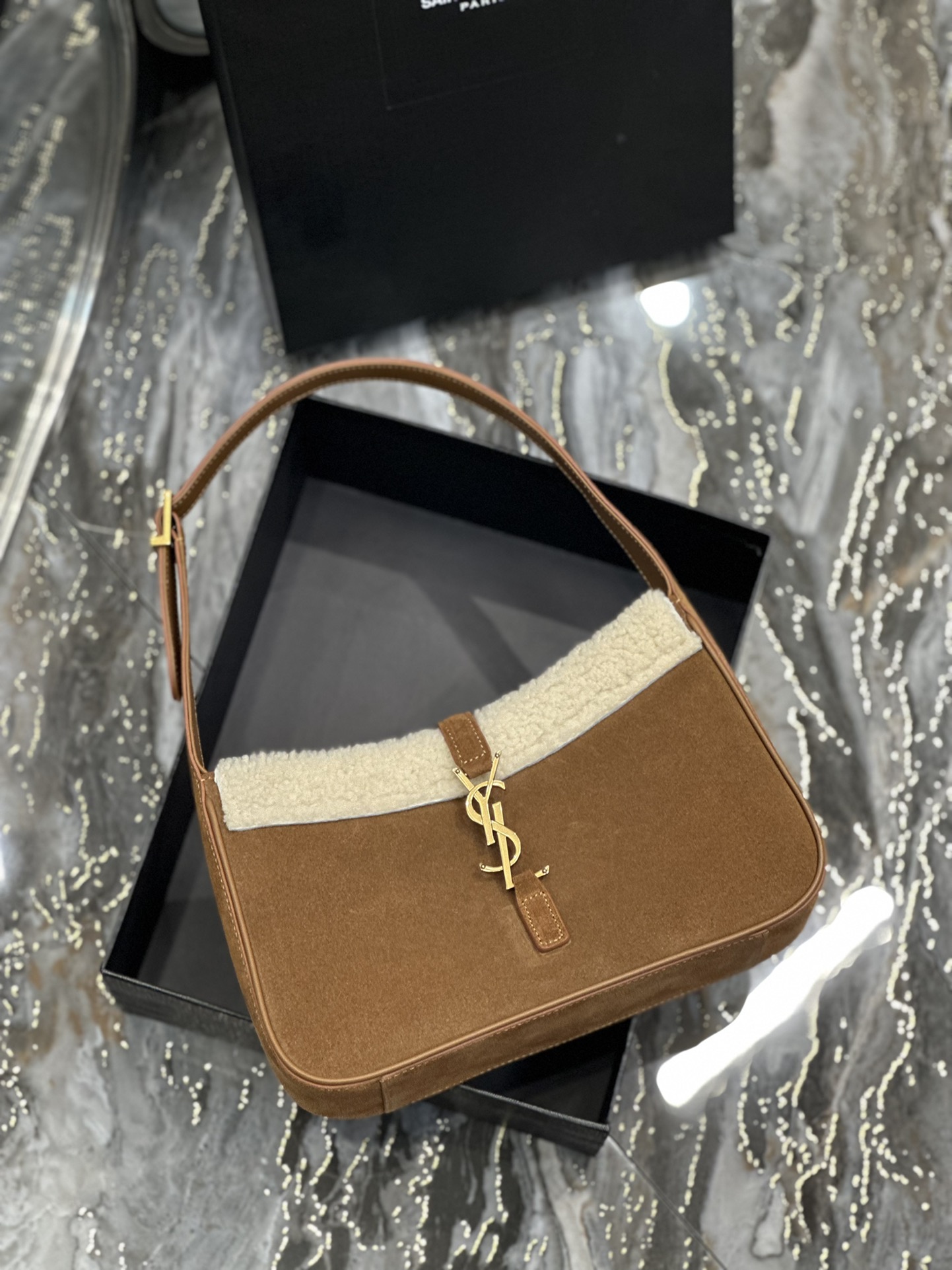 LE 5 À 7 HOBO BAG IN LIZARD SHINY LEATHER
