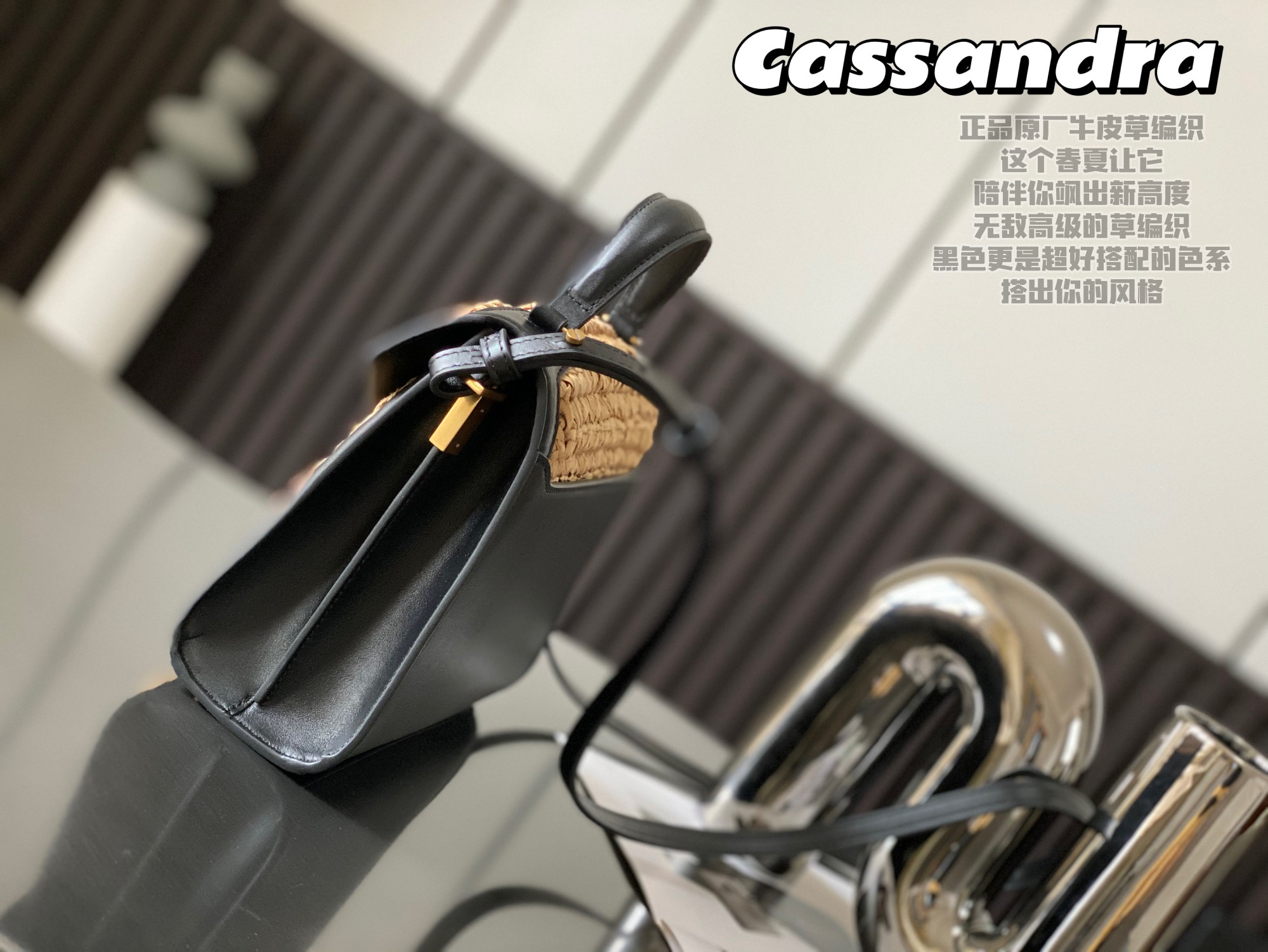 CASSANDRA MEDIUM CHAIN BAG IN CROCODILE-EMBOSSED SHINY LEATHER