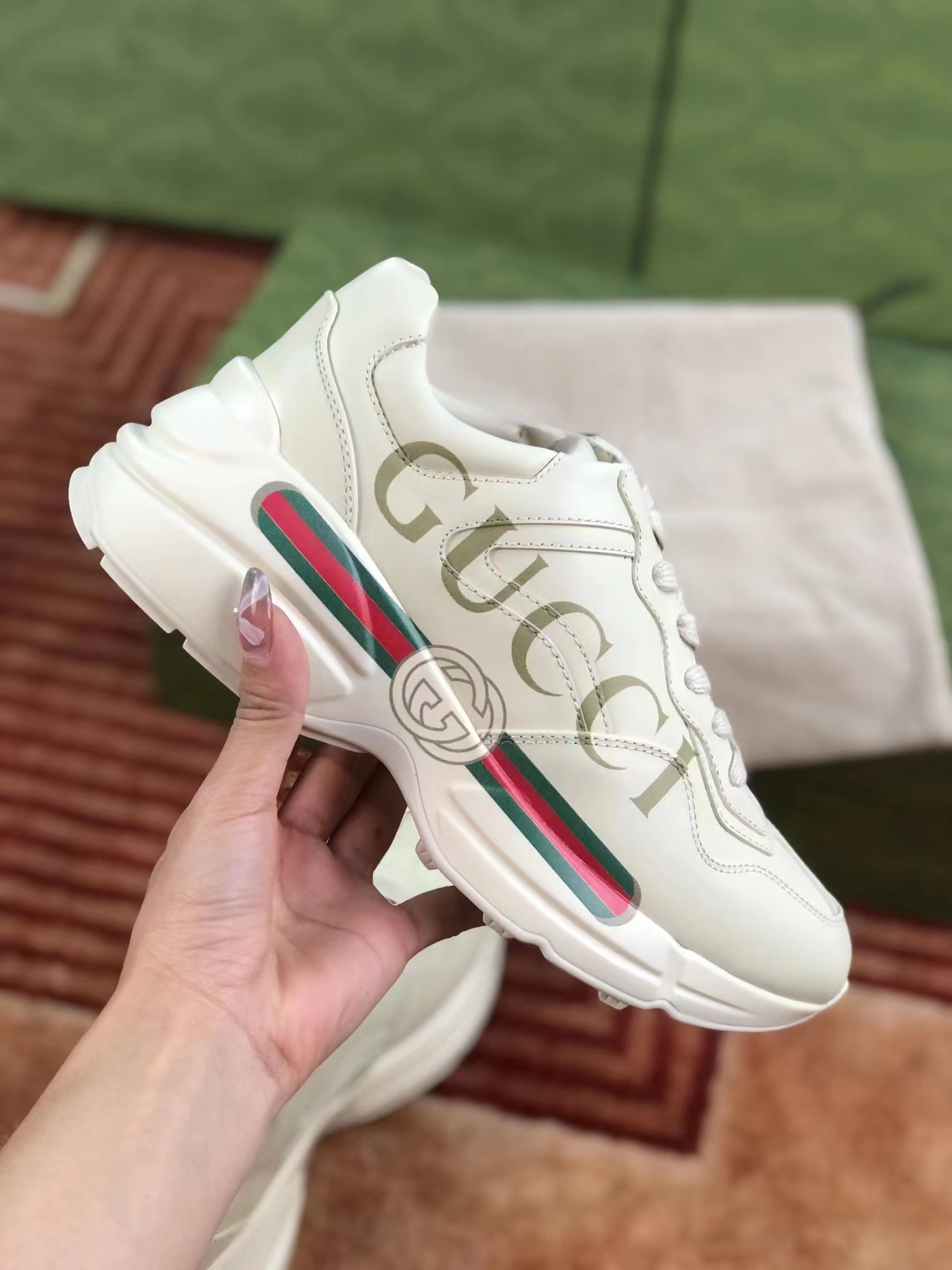 G*u*i rhyton sneakers