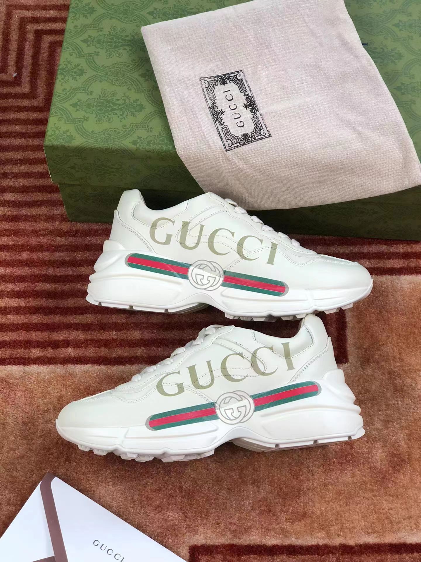 G*u*i rhyton sneakers