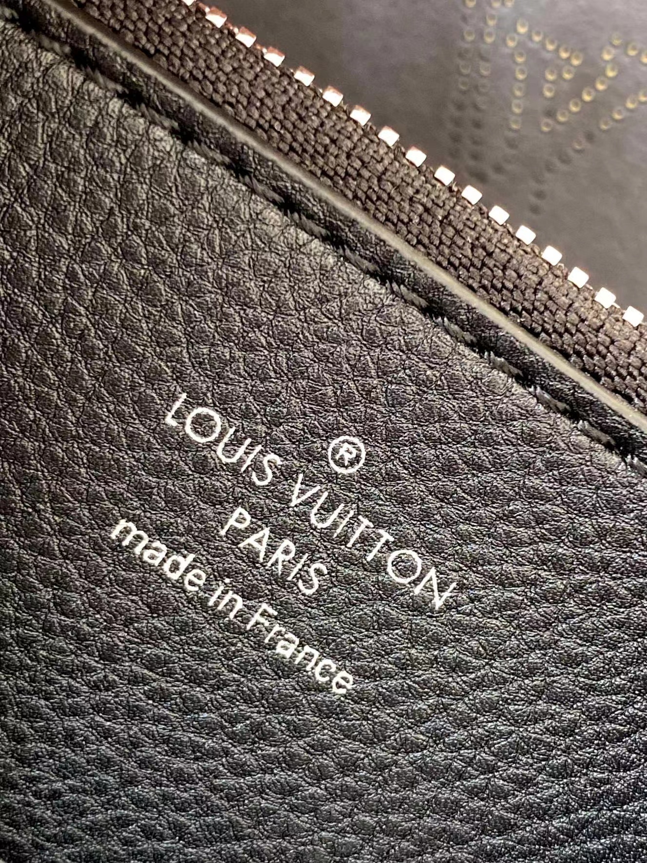 l**is V*t*n muria bucket bag black