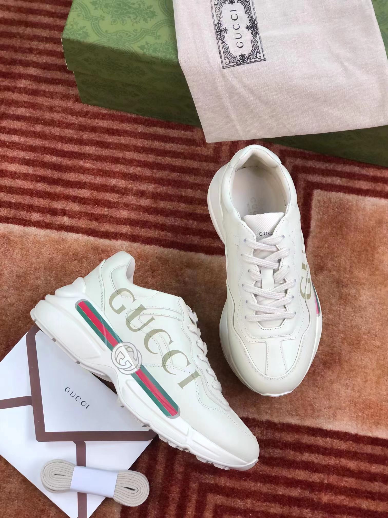 G*u*i rhyton sneakers