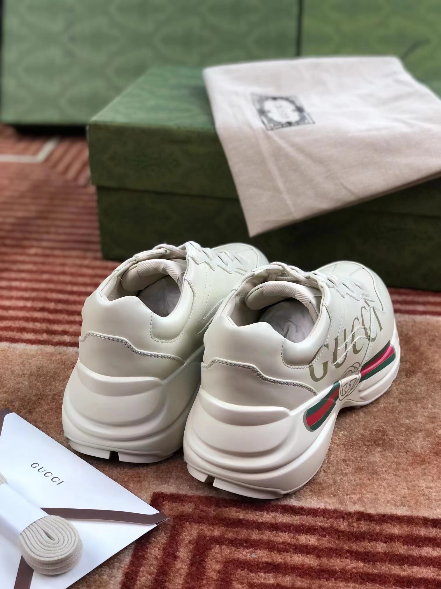 G*u*i rhyton sneakers
