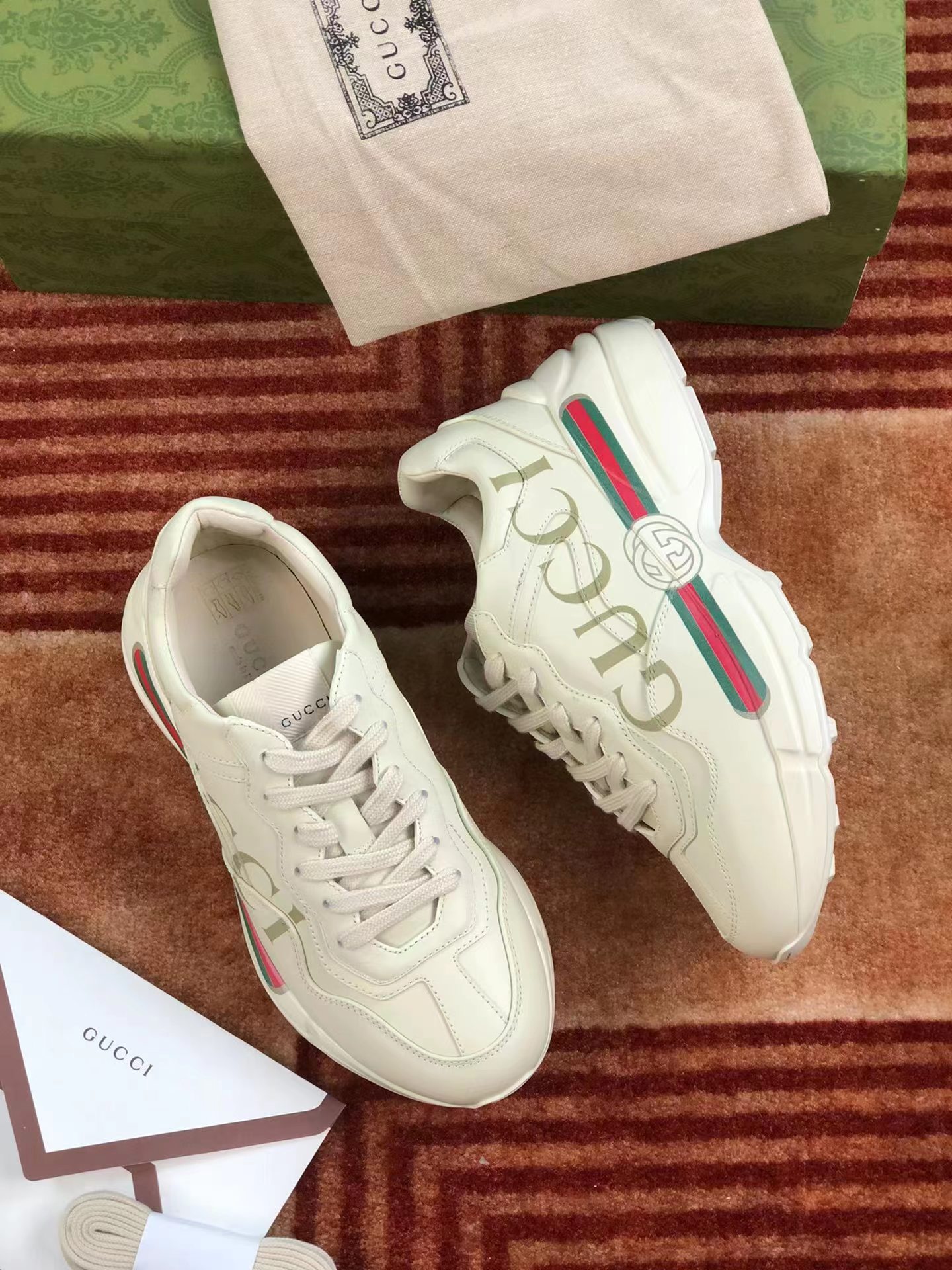 G*u*i rhyton sneakers