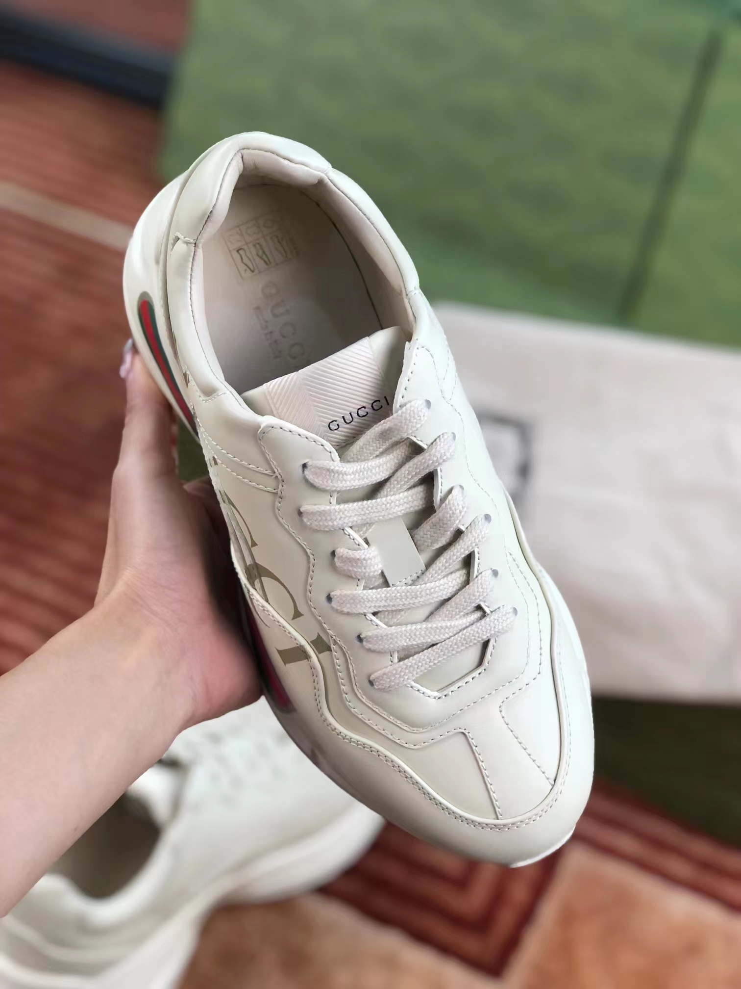 G*u*i rhyton sneakers
