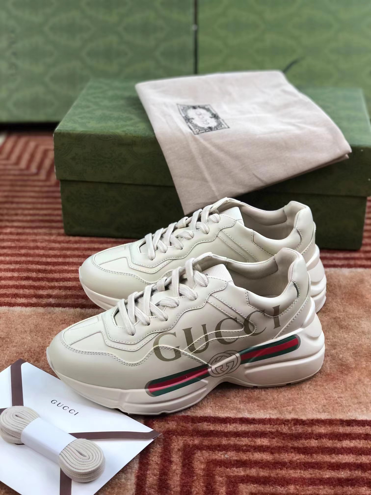 G*u*i rhyton sneakers