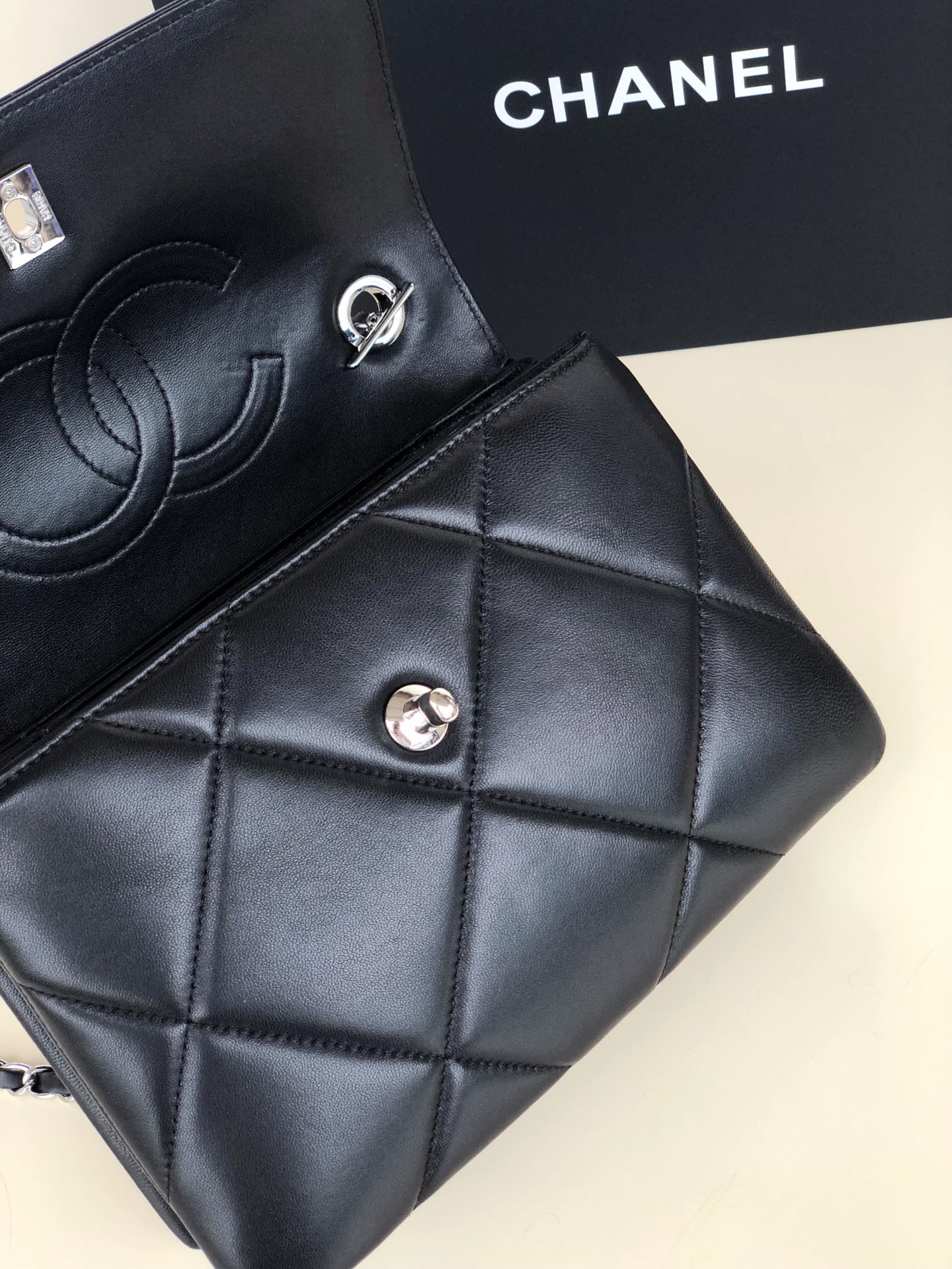 Ch*el trendy cc flap bag black