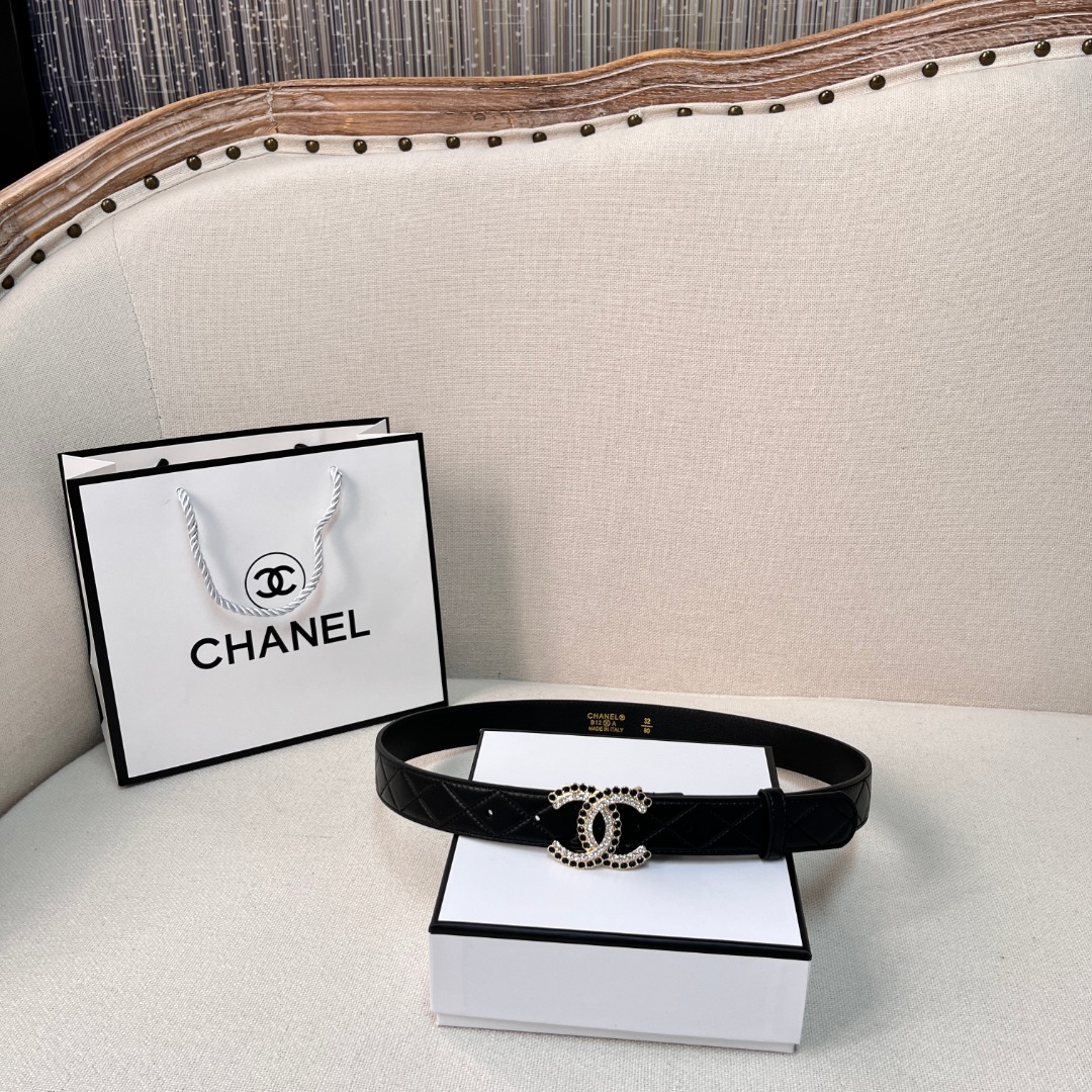 Ch*el gold chain & black quilted leather cc belt