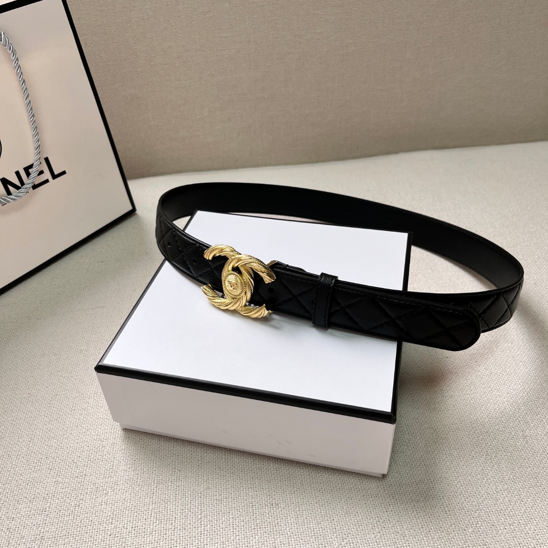 Ch*el gold chain & black quilted leather cc belt