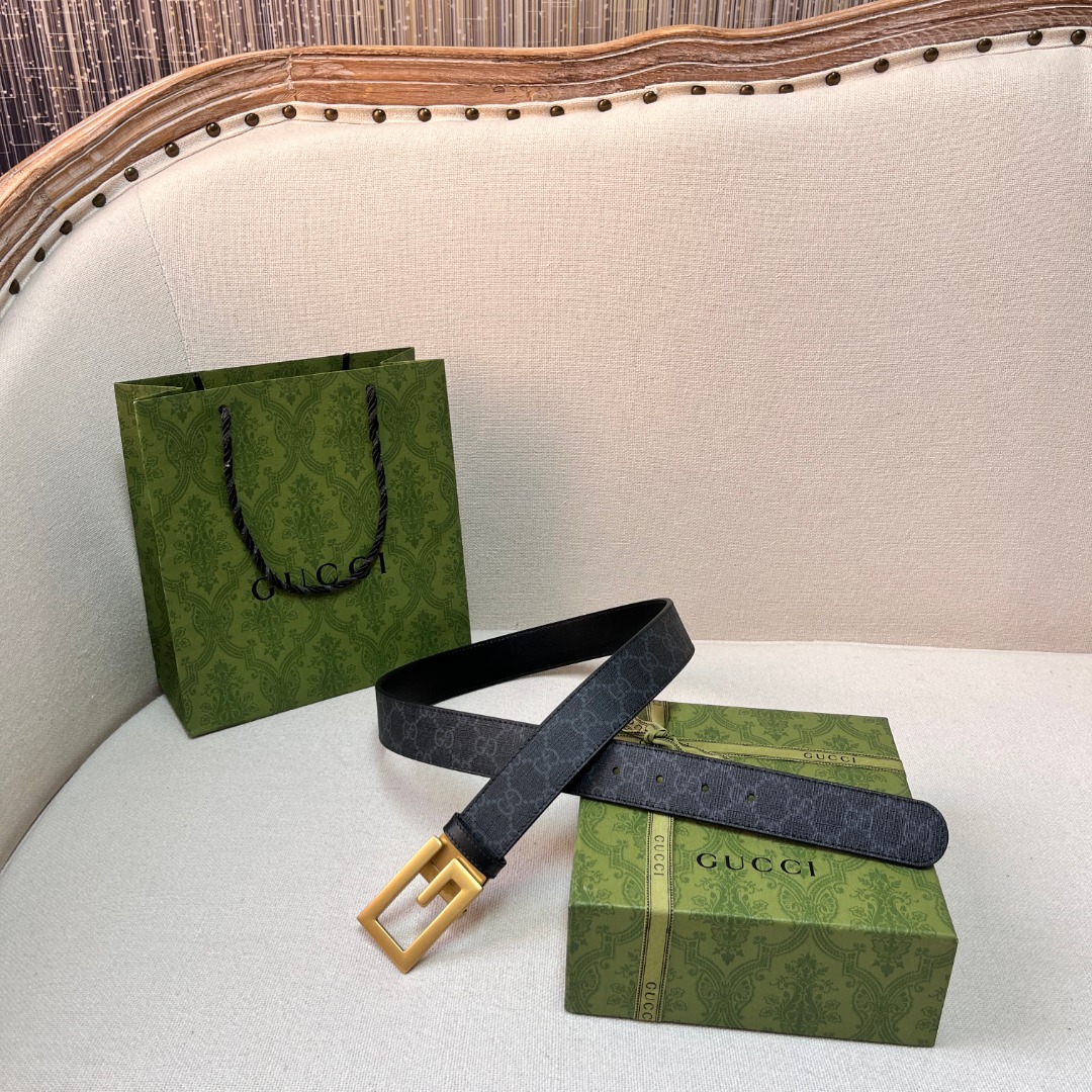 Square G reversible leather belt