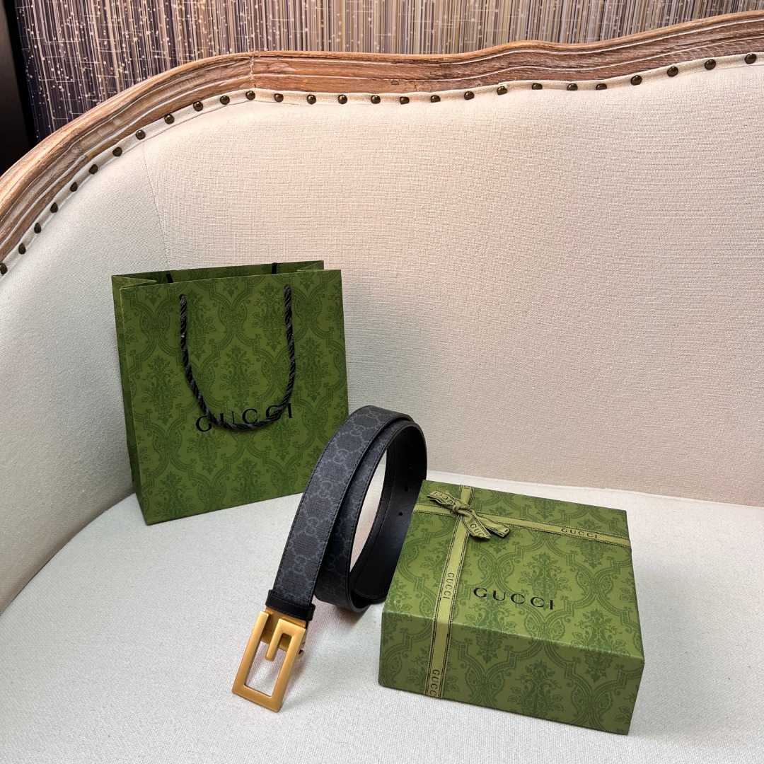 Square G reversible leather belt