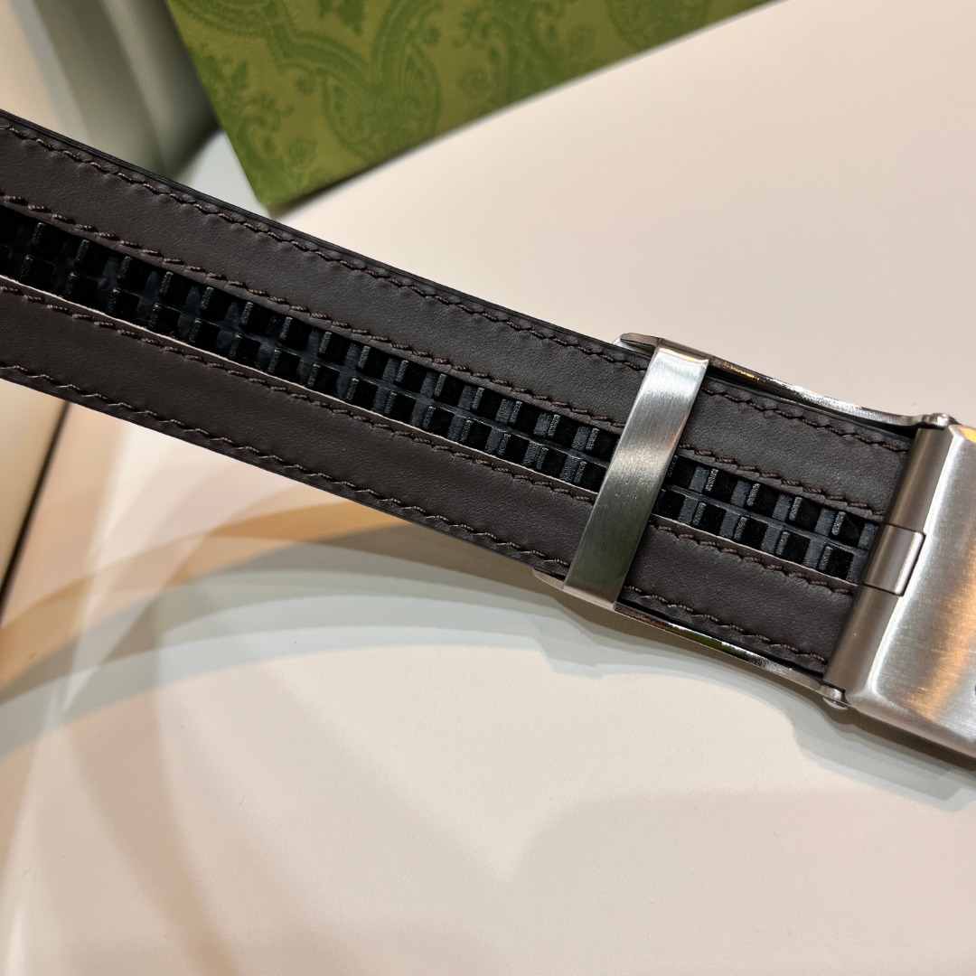 Square G reversible leather belt
