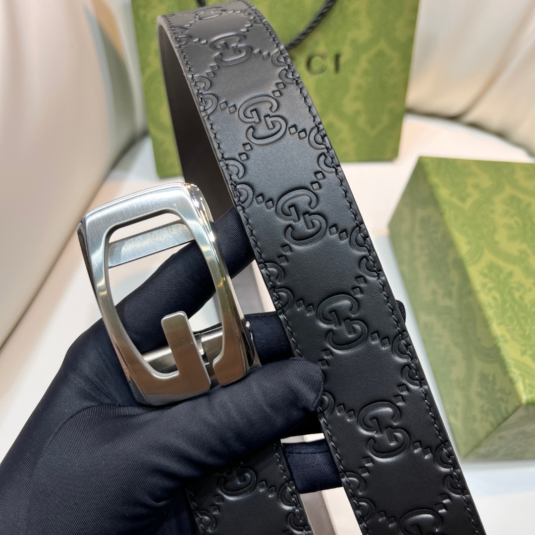 Square G reversible leather belt