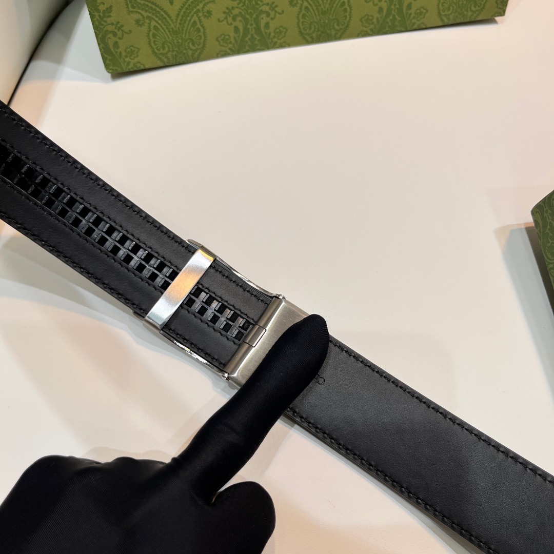 Square G reversible leather belt