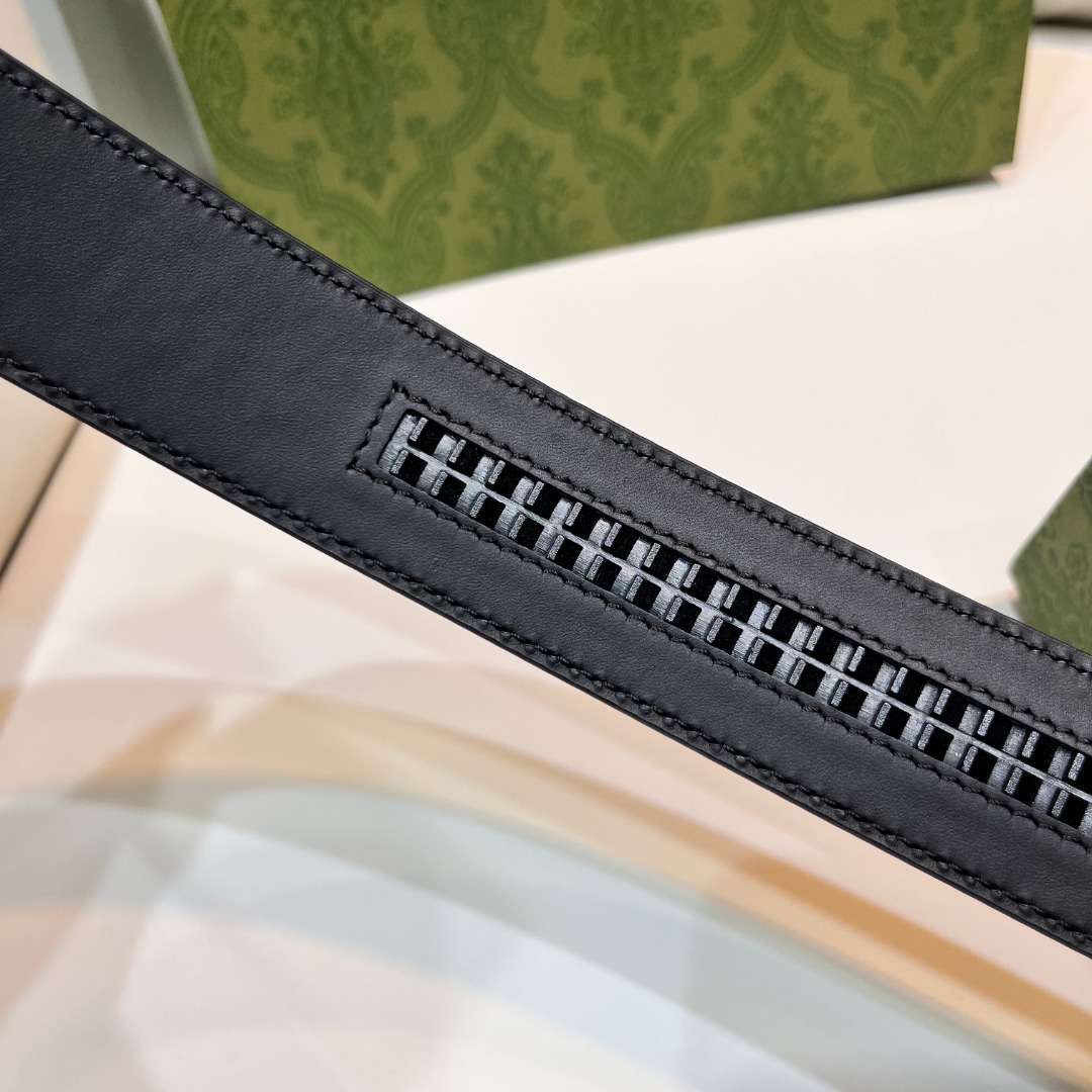 Square G reversible leather belt