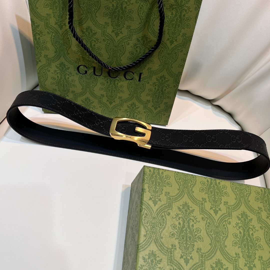Square G reversible leather belt