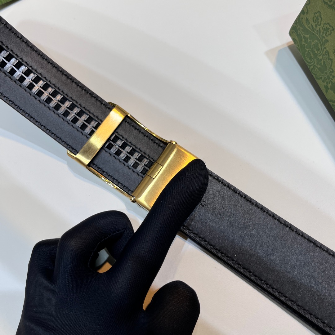 Square G reversible leather belt