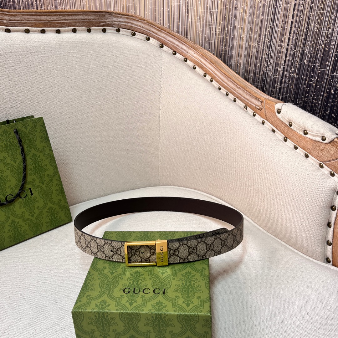 GG belt with gold buckle