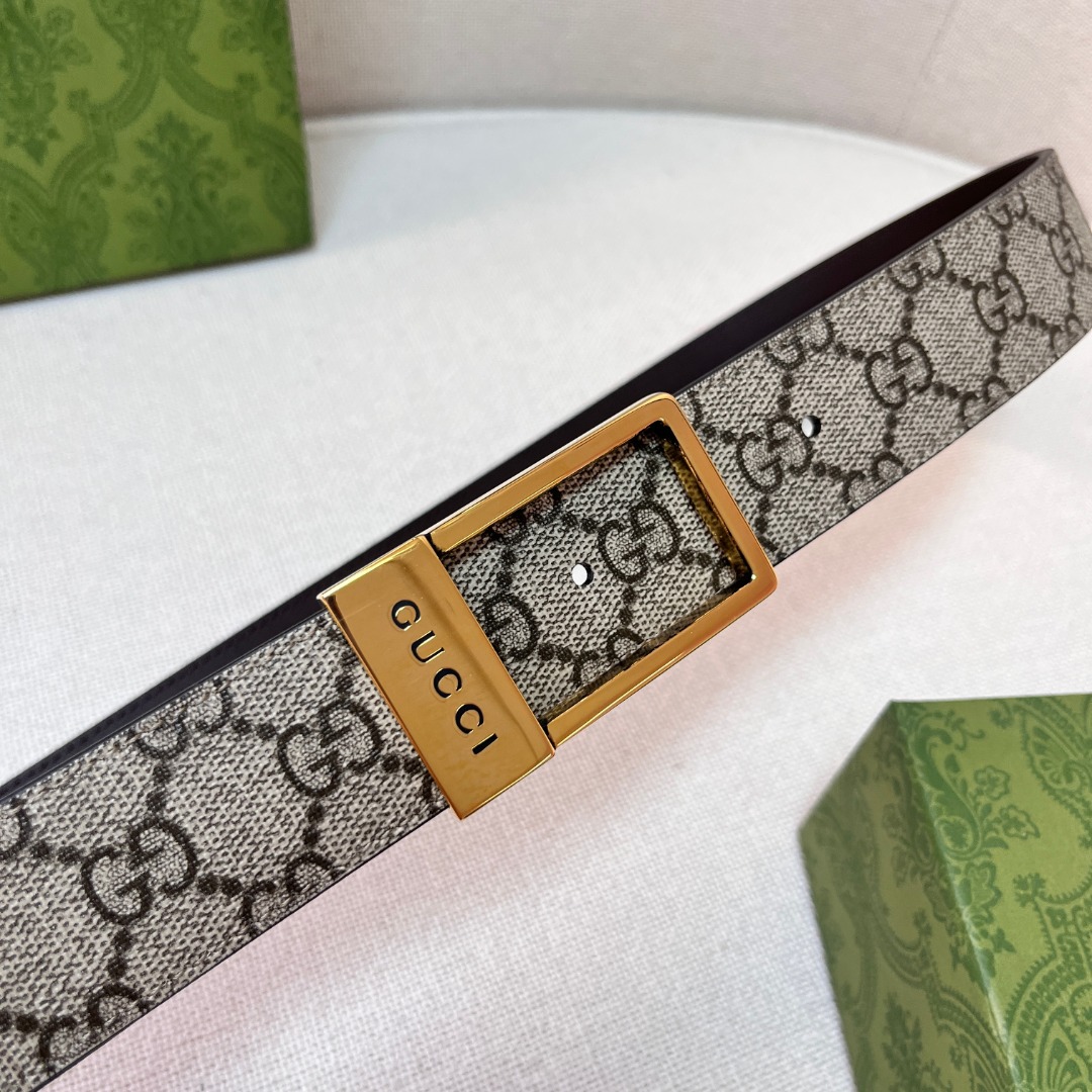 GG belt with gold buckle