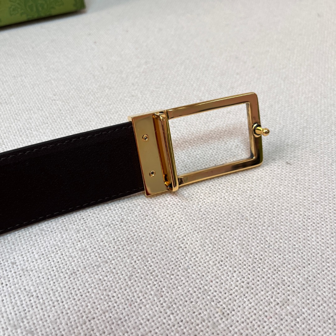 GG belt with gold buckle