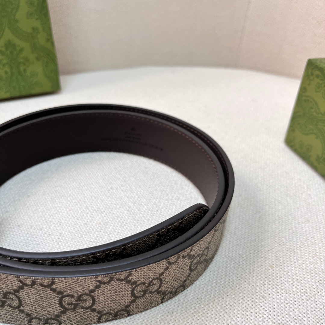 GG belt with gold buckle