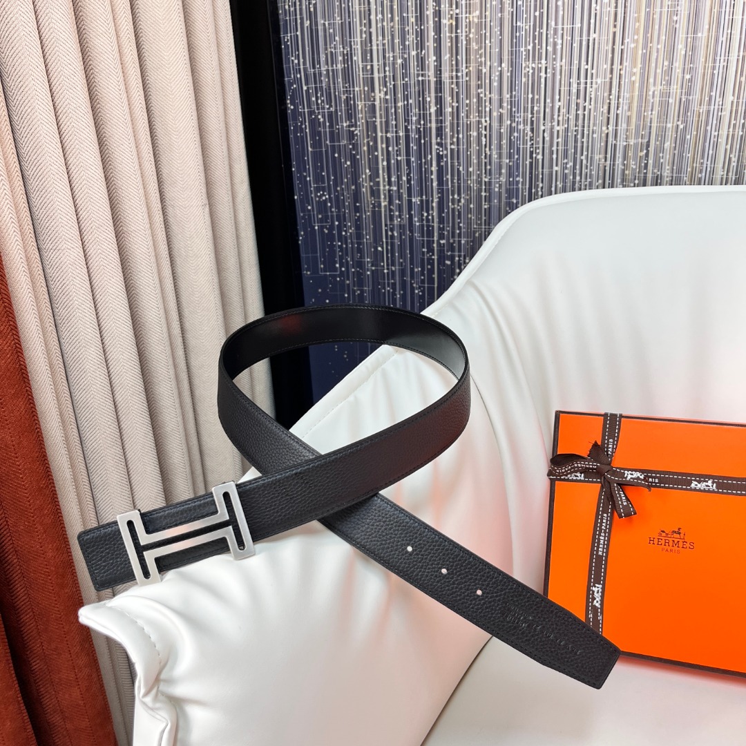 H au Carre belt buckle