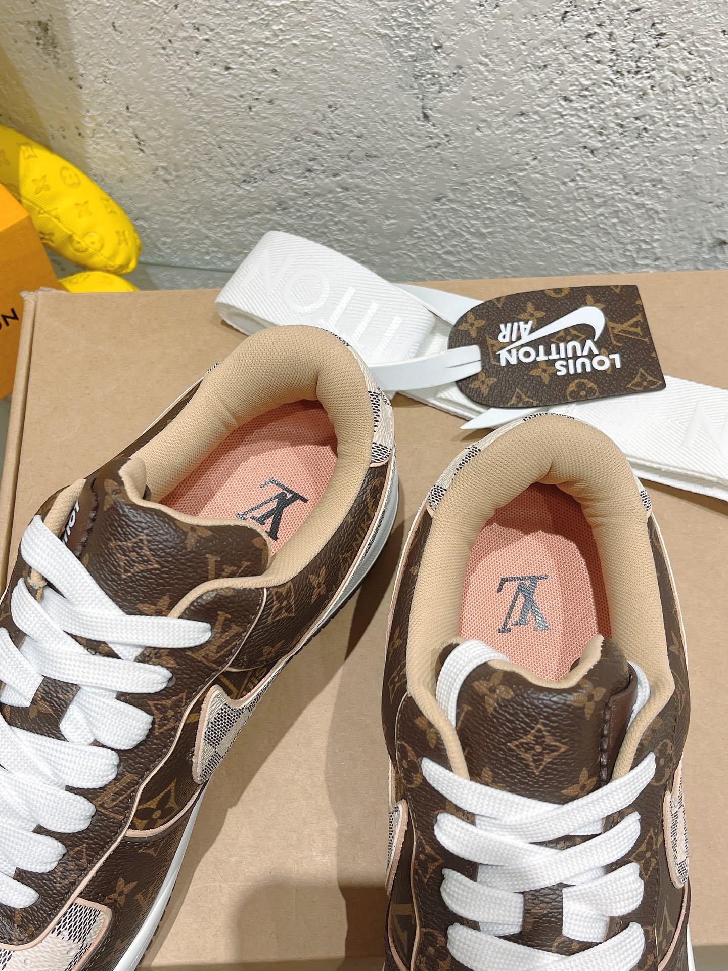 l**isV*t*n x nike air force