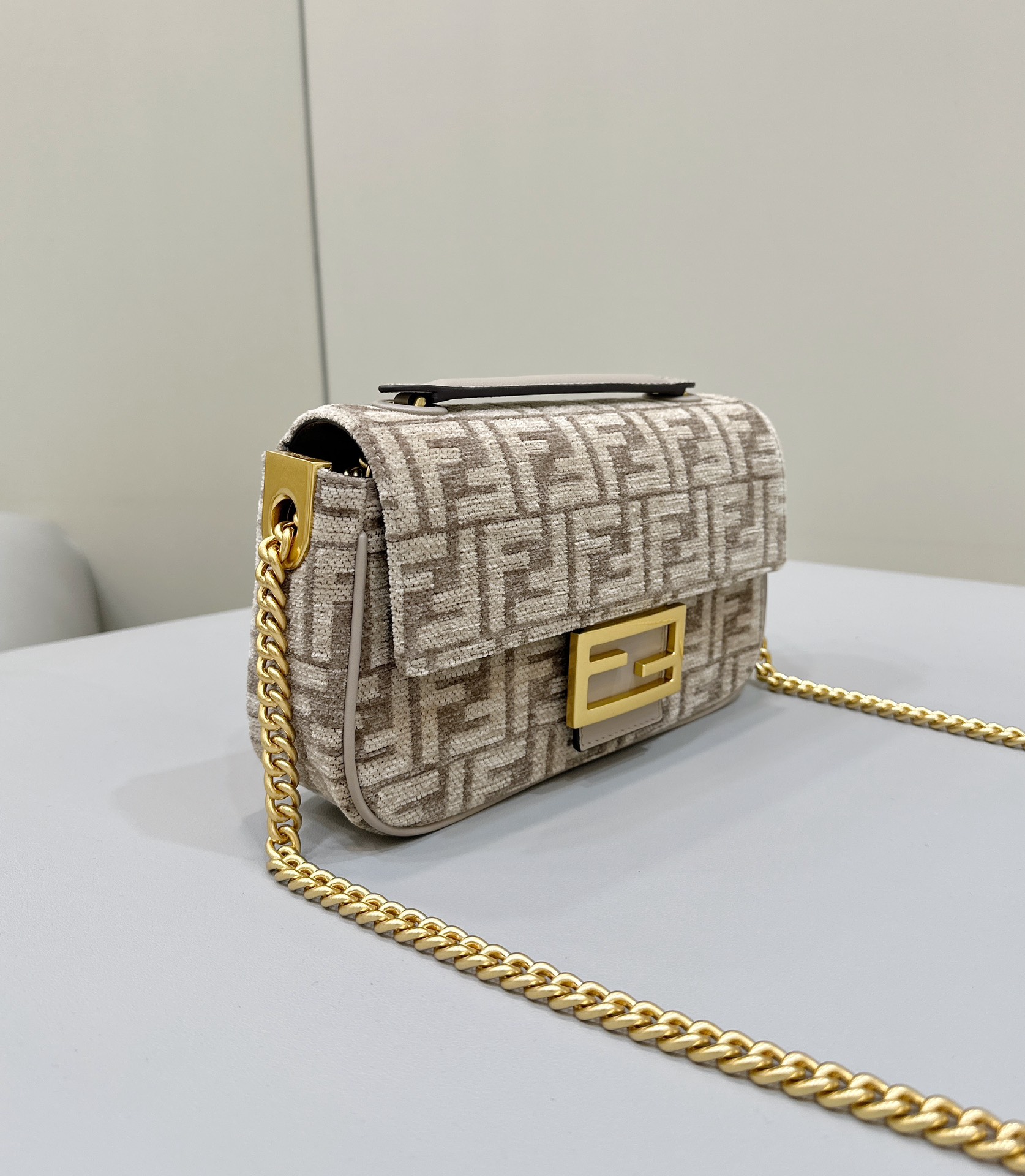 F**di chain shoulder bag