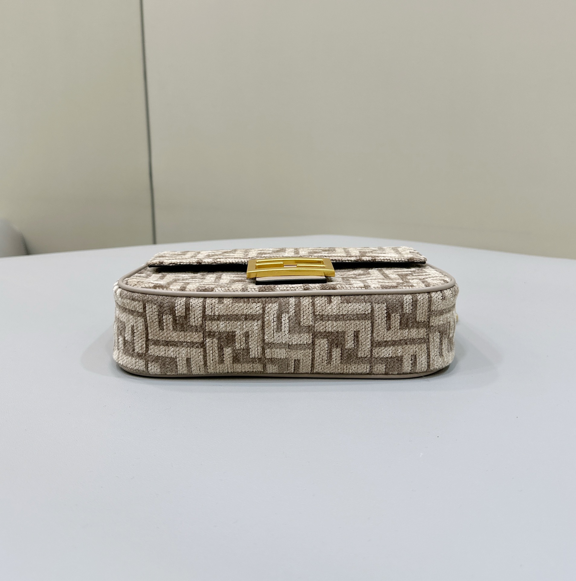 F**di chain shoulder bag