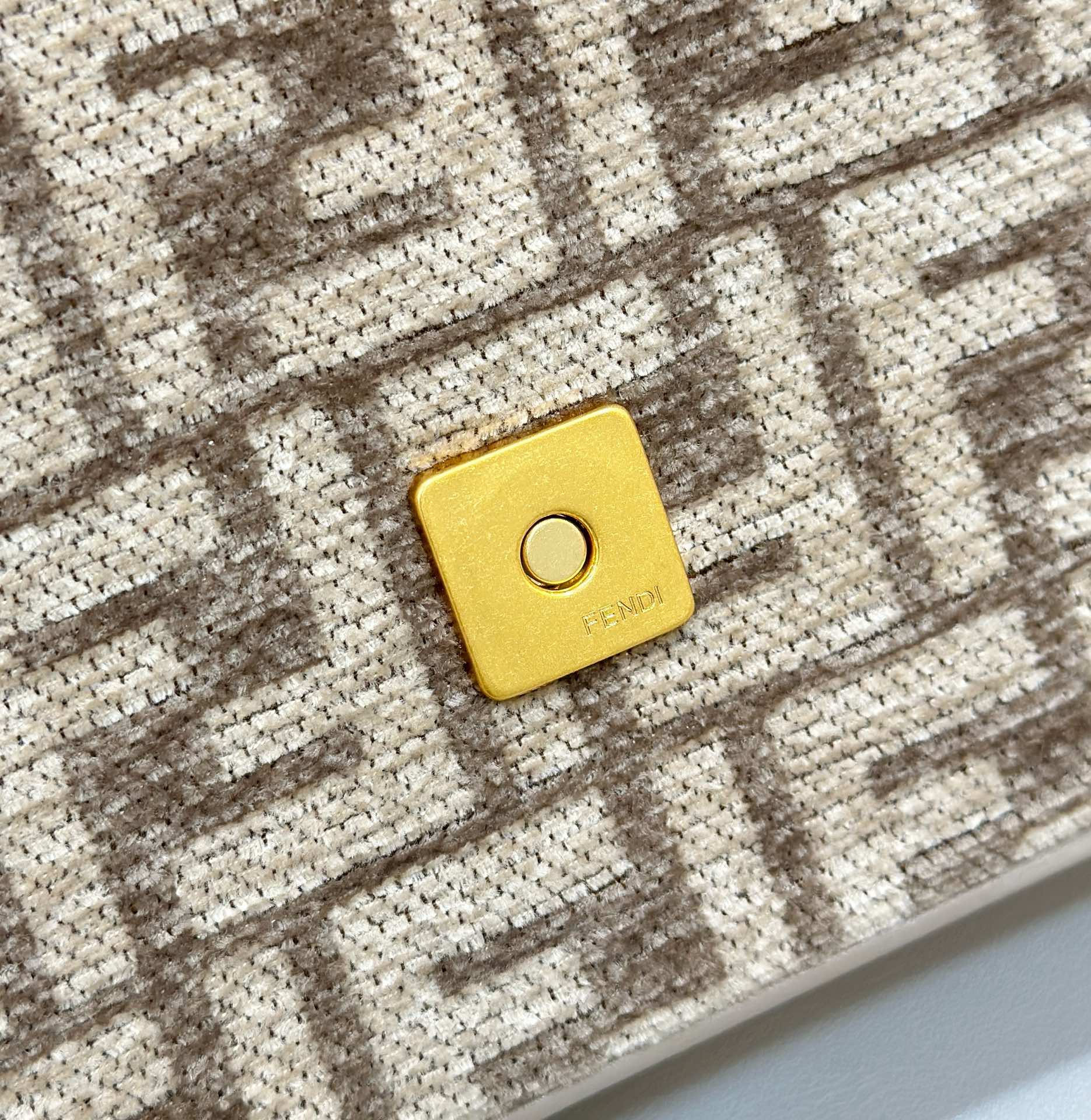 F**di chain shoulder bag