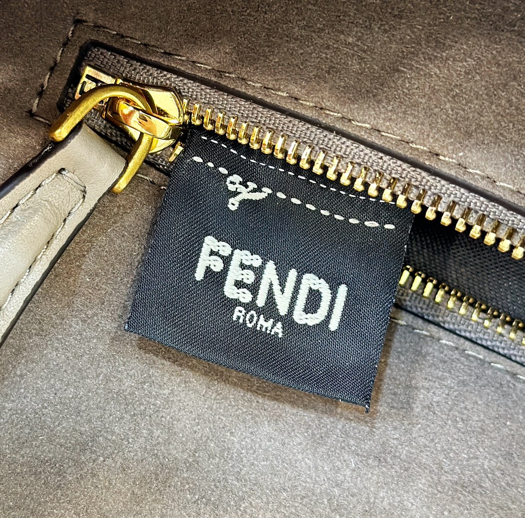 F**di chain shoulder bag