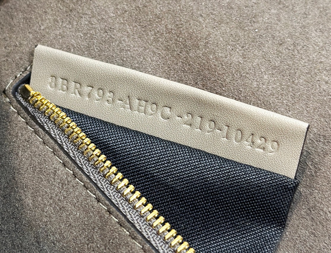 F**di chain shoulder bag