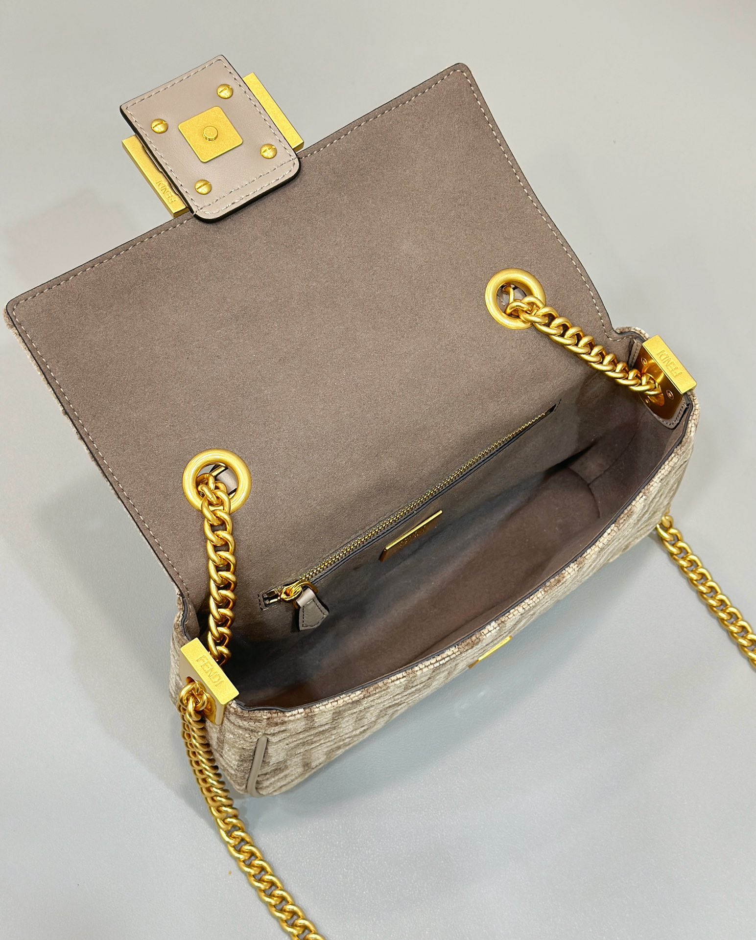 F**di chain shoulder bag