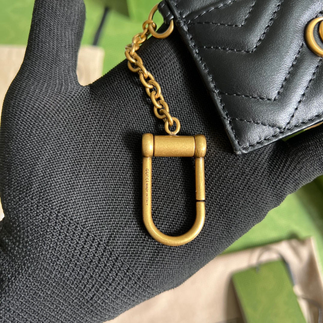 G*u*i keychain wallet