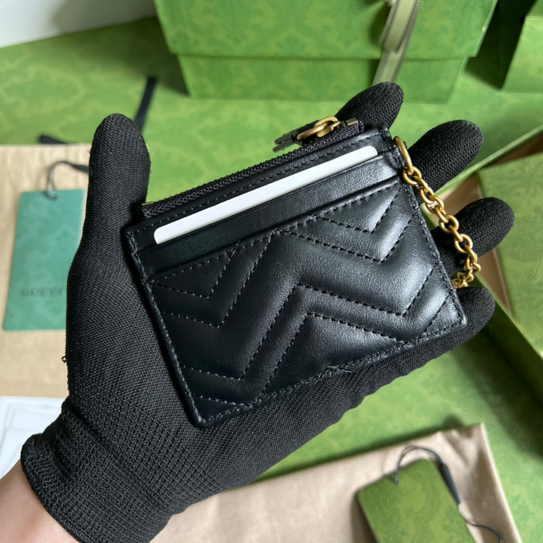 G*u*i keychain wallet