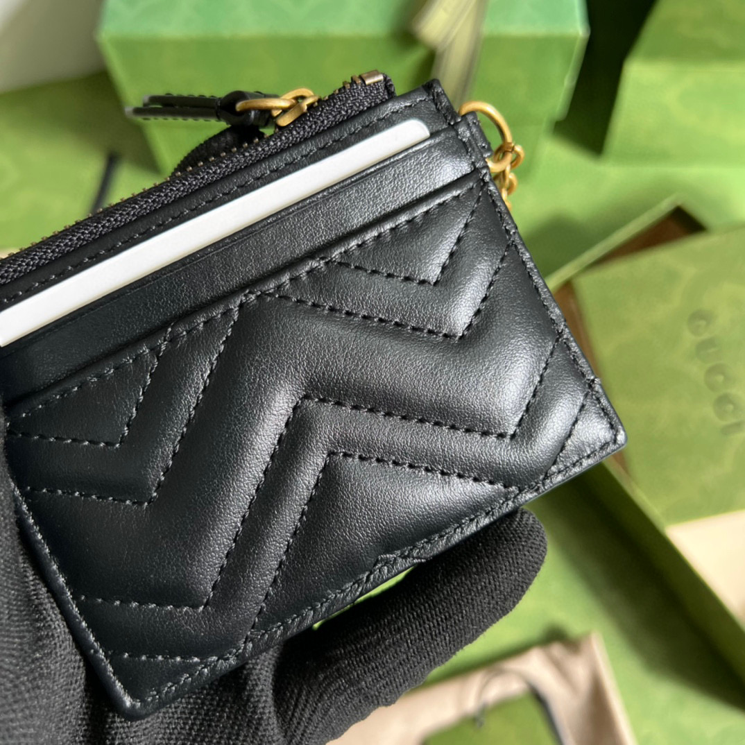 G*u*i keychain wallet