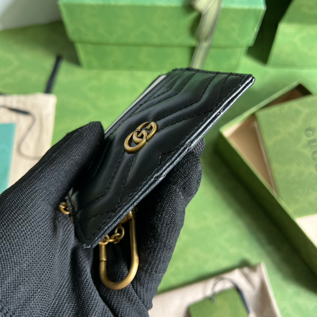 G*u*i keychain wallet