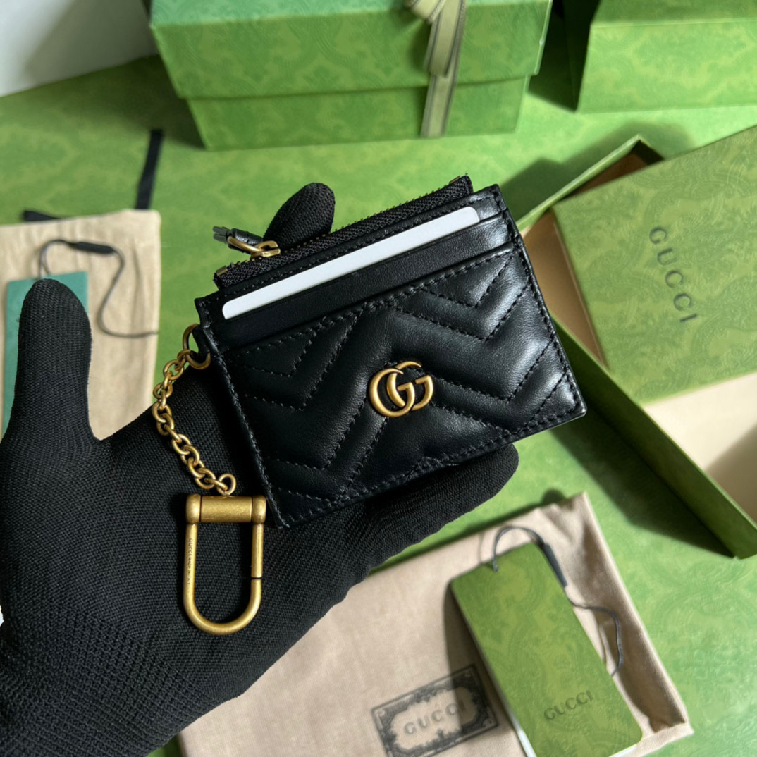 G*u*i keychain wallet