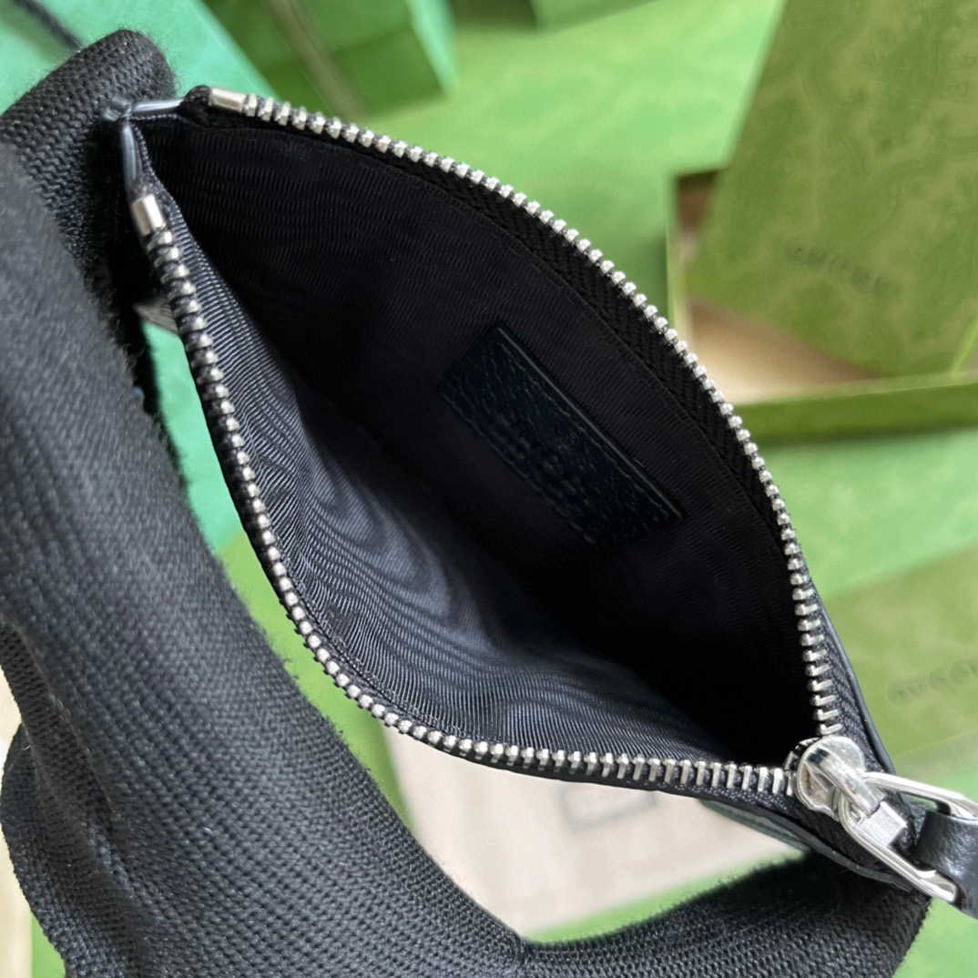 G*u*i coin purse
