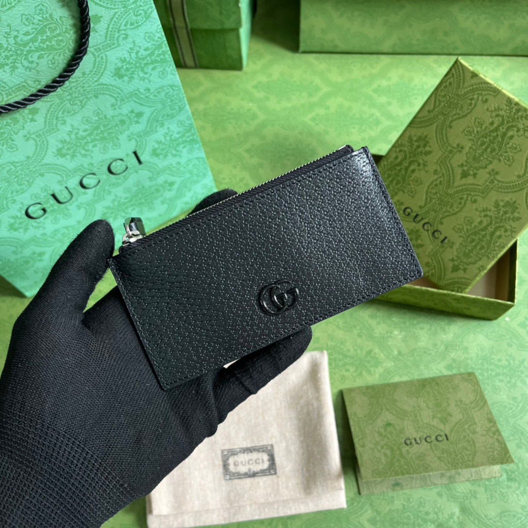 G*u*i coin purse