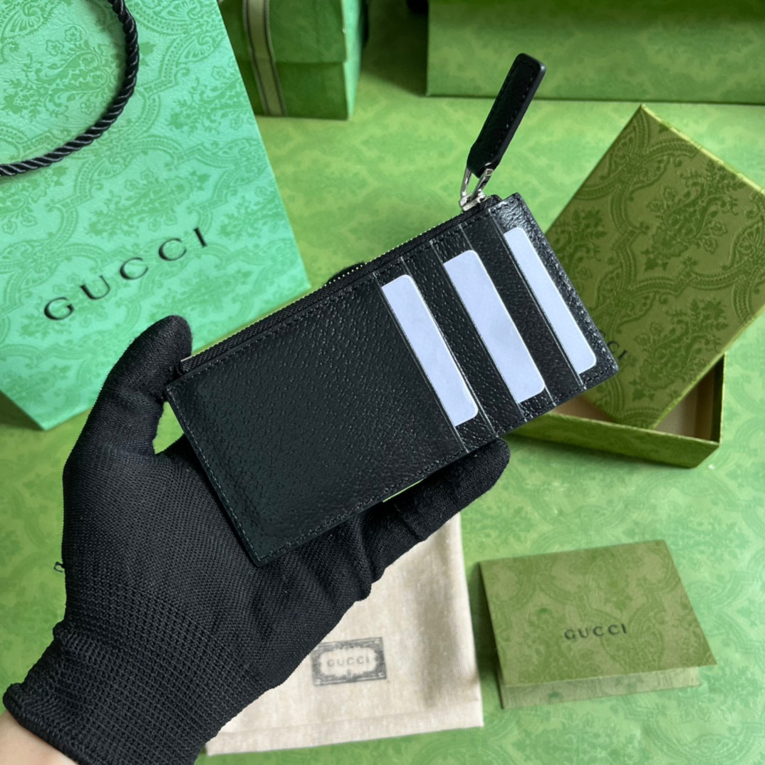 G*u*i coin purse