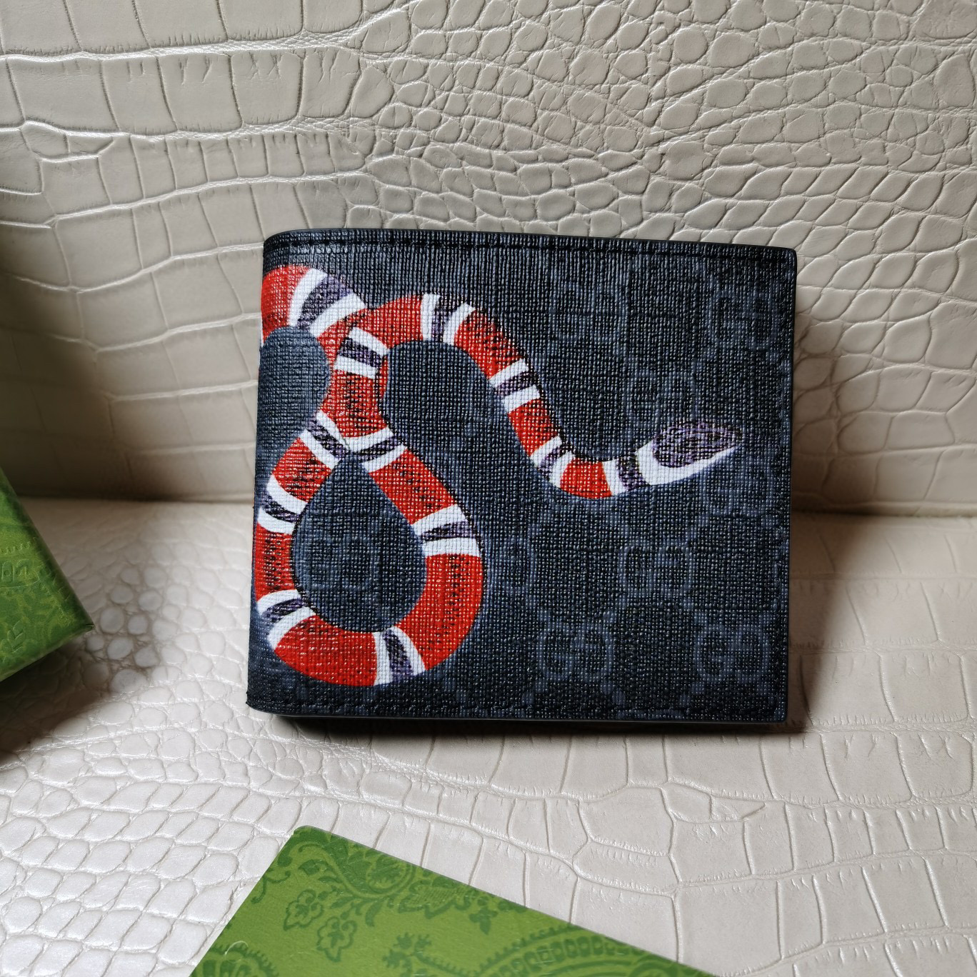 G*u*i king snake wallet