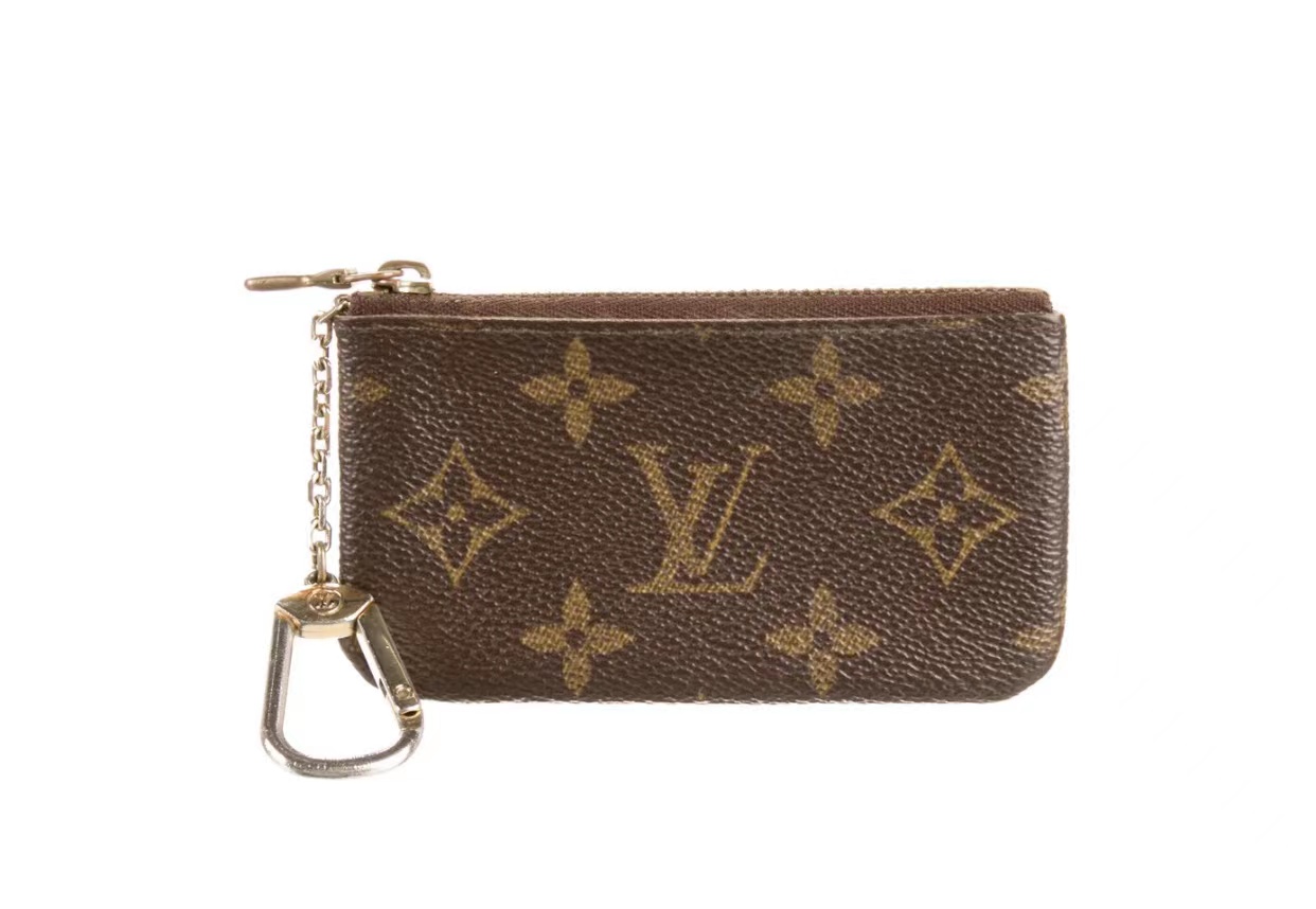 l**is V*t*n keychain bag