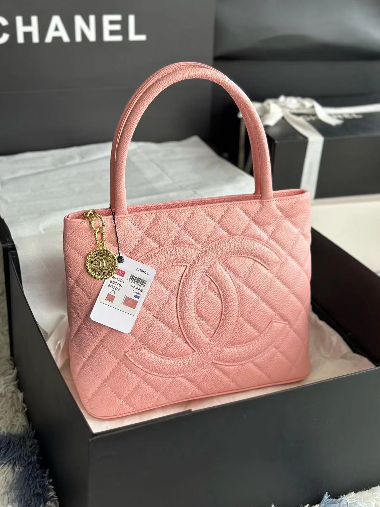Ch*el tote in pink