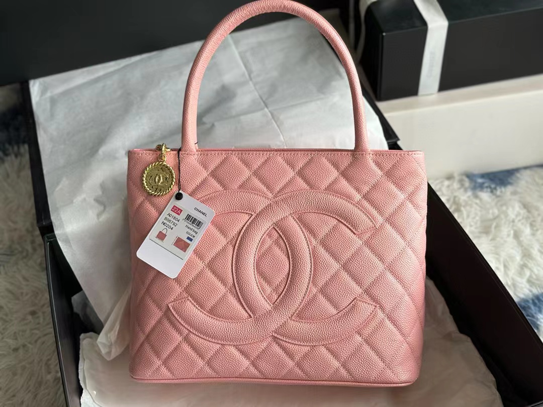 Ch*el tote in pink
