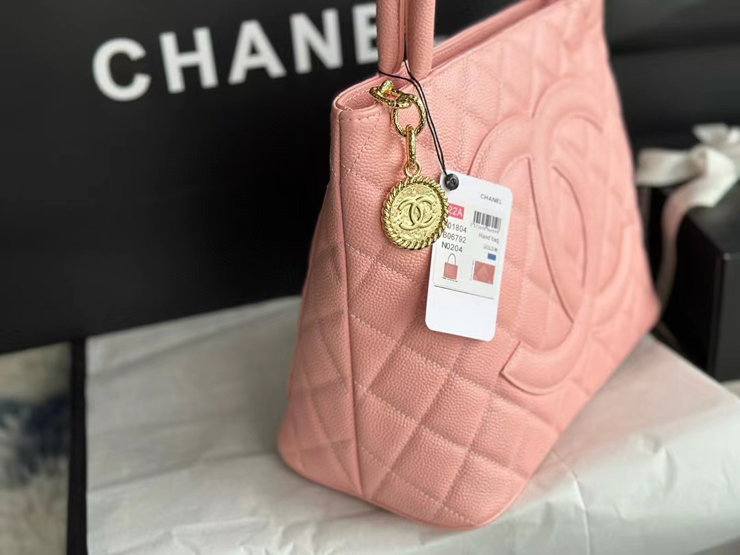 Ch*el tote in pink