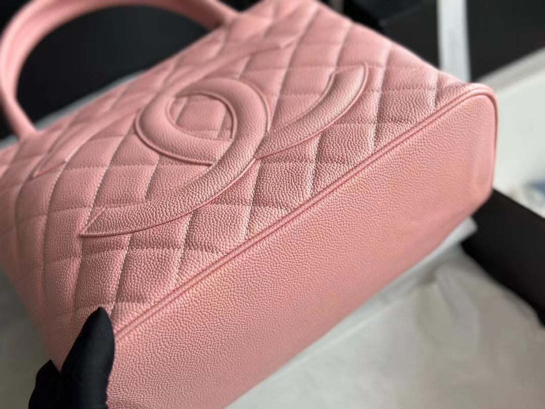 Ch*el tote in pink